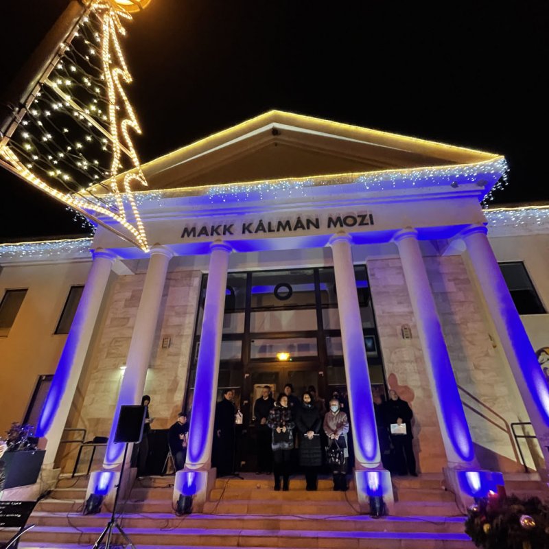 Fellobbant a szeretet lángja 44